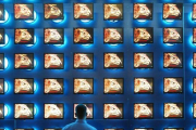 Espectacular 'videowall' de televisores expuestos en la feria IFA, de Berlín.-JAN BAUER