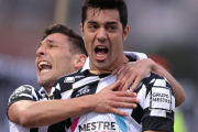 Mario Martínez celebra el gol con el que debutaba con el Boavista luso.-