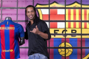 Ronaldinho, en febrero del 2017, cuando se incorporó al Barça como embajador del club.-QUIQUE GARCÍA (EFE)