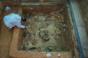 Restos de 60 fusilados de la represión franquista en una fosa común 113 del cementerio de Paterna (Valencia).-MIGUEL LORENZO