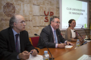 La Universidad Pontificia de Salamanca presenta los proyectos desarrollados este año en el Club de Innovación. Asistieron ( izda a dcha ) Jesús Mª de Andrés Rodríguez-Trelles ( Ciencia y tecnología de FUESCYL), Vidal Alonso Secades ( Vicerrector UPSA) y A-Ical