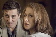 Helen Mirren, con Ciarán Hinds, en una escena de la película 'La deuda'.-