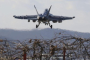 Un avión de combate estadounidense en la base aérea de Pyeongtaek. /-AHN YOUNG-JOON