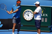 Toni Nadal en un entrenamiento con Rafa-EL PERIÓDICO