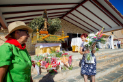 Ofrenda de flores a la Virgen de Inodejo en el 25 aniversario de su coronación. MARIO TEJEDOR