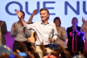 Mauricio Macri saluda a seguidores-EFE