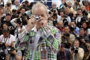 El actor Bill Murray, con  una minicámara, en el 65º festival de cine de Cannes.-AP / JOEL RYAN