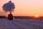 Fotograma de ‘Doctor Zhivago’ con una locomotora surcando ‘Rusia’.-
