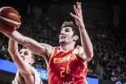 Brizuela atrapa un rebote en Riga.-BALONCESTOESP