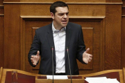 Tsipras en su primer discurso en el parlamento griego como primer ministro.-Foto: REUTERS