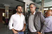 El presidente nacional de VOX, Santiago Abascal, visita León para reunirse con militantes y afiliados y abordar las elecciones primarias para la elección del candidato a la presidencia del Gobierno de España. Junto a él, el responsable regional del partid-Ical