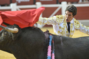 Rubén Sanz durante una de sus faenas en la plaza de toros de Soria. / FERNANDO SANTIAGO-