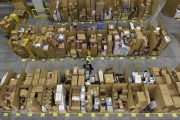 El 75% de los 1.100 trabajadores fijos del centro logístico de Amazon en San Ferando de Henares votaron a favor de la huelga.-AFP