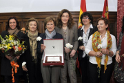 Representantes de AMFAR Soria reciben un reconocimiento en la Subdelegación.-A. M.