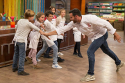 Saúl Craviotto, último ganador de Masterchef celebrity, visita Masterchef junior.-RTVE
