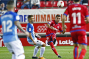 Luis Valcarce despeja el balón durante el partido del Numancia en Los Pajaritos ante el Málaga.-MARIO TEJEDOR