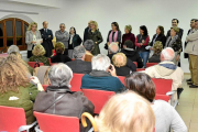 Las comunidades confían en servicios profesionales.-