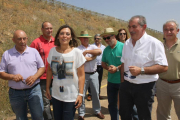 La consejera de Agricultura y Ganadería, Milagros Marcos, junto a Aurelio Pérez de COAG, a Donaciano Dujo de ASAJA, a Domiciano Pastor de UPA Palencia y al alcalde de Herrera, Javier San Millán, entre otros ,en la presentación los datos de estimación de l-Ical