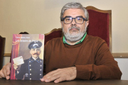 El escritor César Ibáñez durante la presentación de 'Los árboles de Petia' el pasado mes de diciembre.-Valentín Guisande