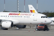 Avión de Iberia Express, en Barajas.-PERIODICO (ARCHIVO)