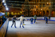 Pista de hielo instalada en la Plaza Mayor en navidad. MARIO TEJEDOR