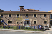 Exterior de la residencia de Retortillo. / VALENTÍN GUISANDE-