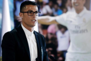 Cristiano Ronaldo ha firmado una renovación que le cubrirá de oro.-EFE / SERGIO BARRENECHEA