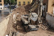 Obras de demolición del edificio.-VALENTÍN GUISANDE