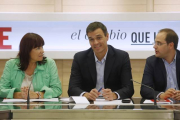 El secretario general del PSOE, Pedro Sánchez, analiza este lunes el resultado de las elecciones catalanas.-AGUSTÍN CATALÁN