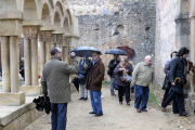 Turistas, ayer, en Soria. / ÚRSULA SIERRA-