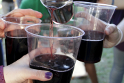 Jóvenes de botellón en la Dehesa en una imagen de archivo. HDS