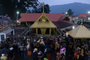 Templo hindú en Sabarimala (India).-ARUN SANKAR (AFP)