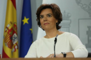 Soraya Sáenz de Santamaría comparece ante la prensa tras el Consejo de Ministros.-/ DAVID CASTRO