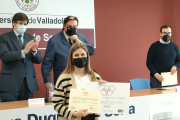 Elena Osuna Izquierdo recoge el título de campeona provincial. HDS