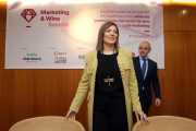 La consejera de Agricultura y Ganadería, Milagros Marcos y el presidente de la Cámara, Víctor Caramanzana, en la inauguración de la Jornada 'Marketing & Wine Summit'-ICAL