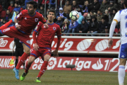 Carlos Gutiérrez, junto a Escassi, durante el partido del pasado sábado en Los Pajaritos ante el Zaragoza.-VALENTÍN GUISANDE