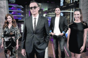 Arriba, Risto Mejide con sus colaboradores América Valenzuela, David Guapo e Irene Junqueda (derecha).-