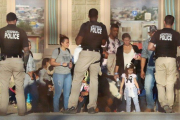 Este caso de abuso y acoso sexual está siendo investigado por las autoridades migratorias.-