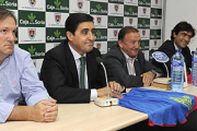 Eduardo Rubio, Carlos Martínez, Francisco Rubio y Carlos de la Lastra durante la presentación del convenio. / VALENTÍN GUISANDE-