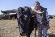 José María Manchado con un ejemplar de serrana negra.-MARIO TEJEDOR