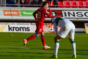 Pablo Valcarce celebra uno de los dos goles que marcaba ante el Elche la pasada jornada.-Álvaro Martínez