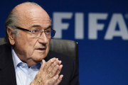 El actual presidente, Joseph Blatter, durante una rueda de prensa celebrada en Zúrich el año pasado.-Foto: EFE / STEFFEN SCHMIDT
