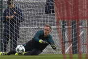 Ter Stegen, en el último entrenamiento del Barcelona antes del duelo con el Borussia.-EFE / ALEJANDRO GARCIA