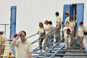Trabajadores de Norma. / V. G. -