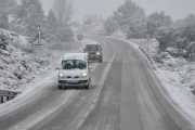 Nieve en una carretera de Soria en una imagen de archivo. HDS