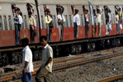 La India tiene la cuarta red ferroviaria del mundo.-REUTERS / ARKO DATTA