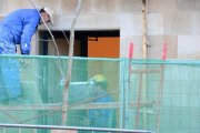 Dos trabajadores de la construcción.-ÁLVARO MARTÍNEZ