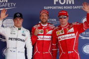 Bottas (3º), Vettel (1º) y Raikkonen (2º), celebran las primeras posiciones en la parrilla del GP de Rusia.-REUTERS