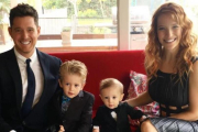 Michael Buble, su mujer, Luisana Lopilata, y sus dos hijos.-