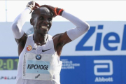 Eliud Kipchoge, tras ganar en Berlín.-MAJA HITIJ